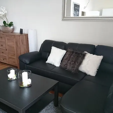 Manes Riverfront Apartment *